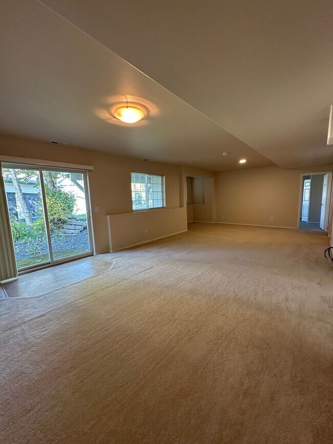 Building Photo - 4735 Potter Crest Cir
