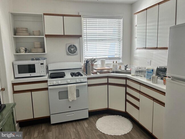 Building Photo - 12 N Swarthmore Ave