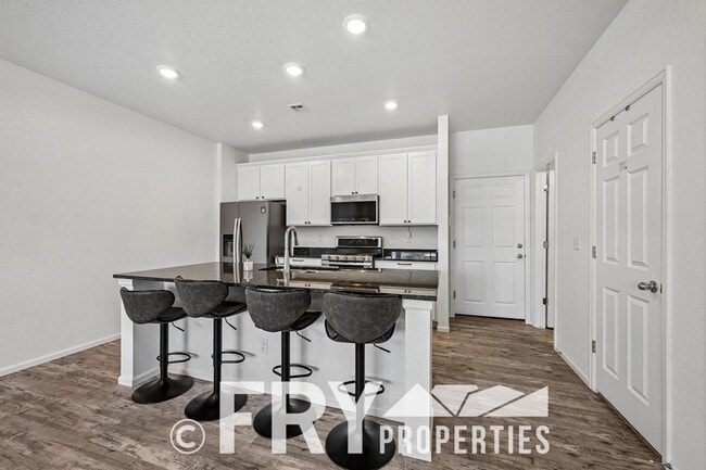 Building Photo - 3BR Home w/ Attached Garage + Easy Commute to Denver & DIA