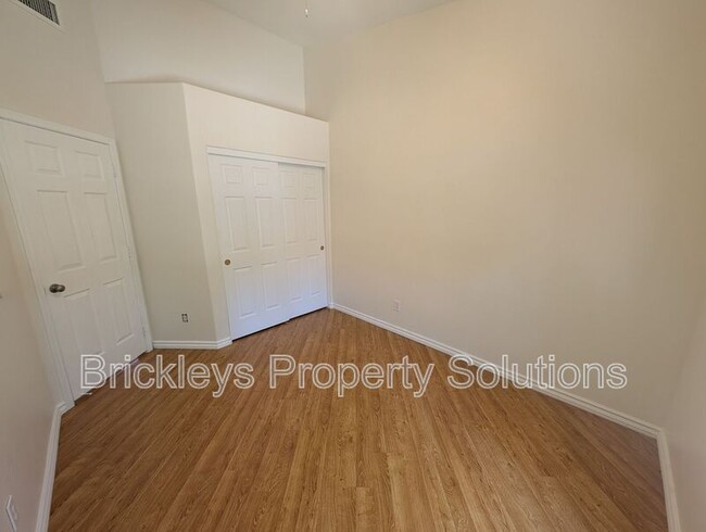 Building Photo - 500 N Roosevelt Ave
