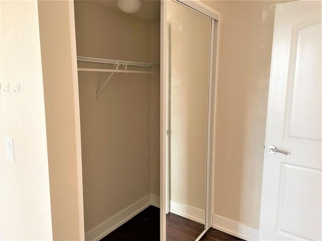 Building Photo - 2 bedroom in Chicago IL 60630