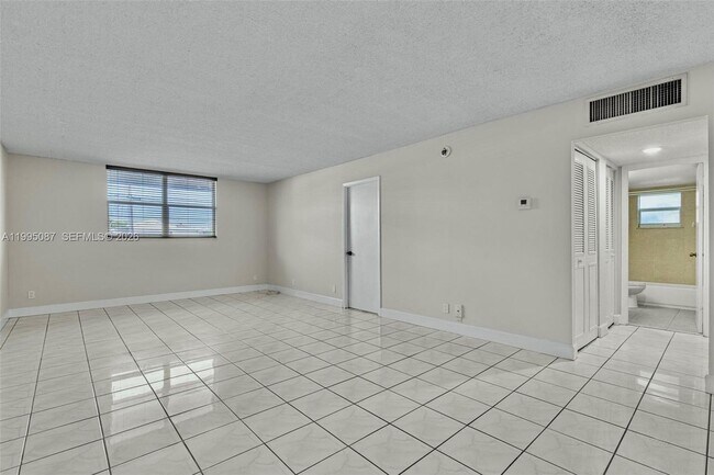 Building Photo - 1830 Dixieana St