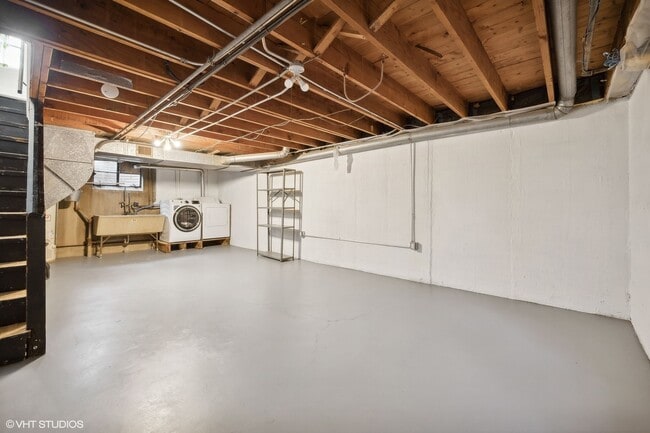 Building Photo - 524 Poplar Dr