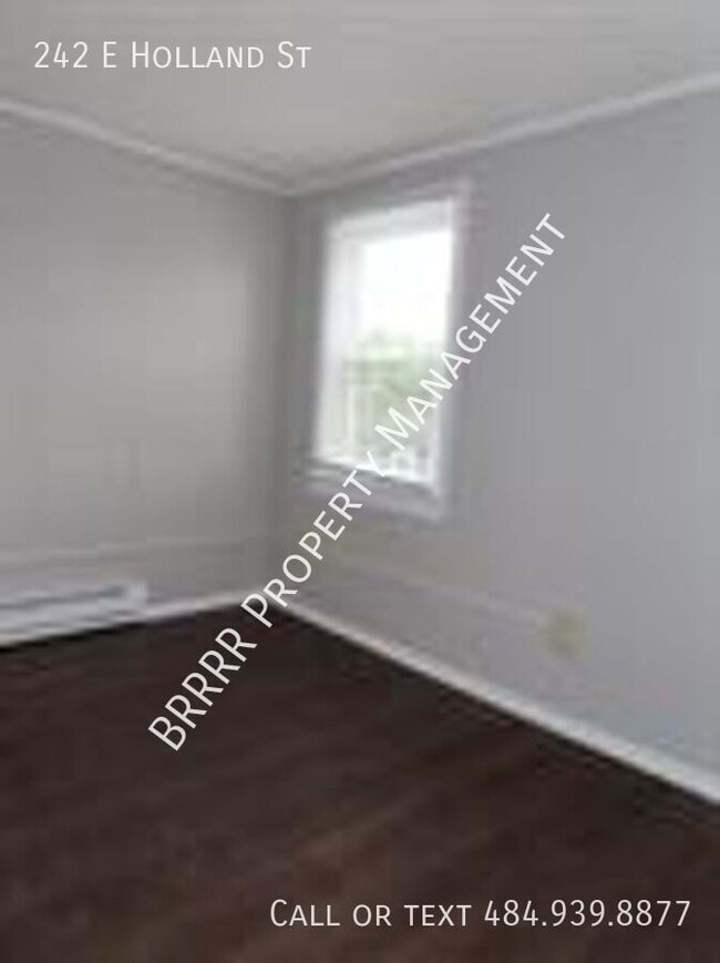 Building Photo - 242 E Holland St