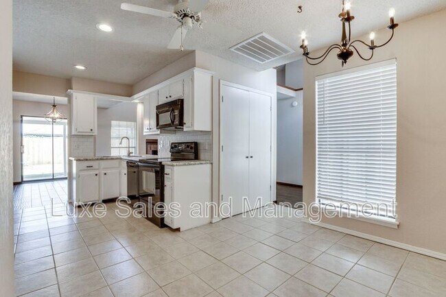Building Photo - 7713 Doris Dr