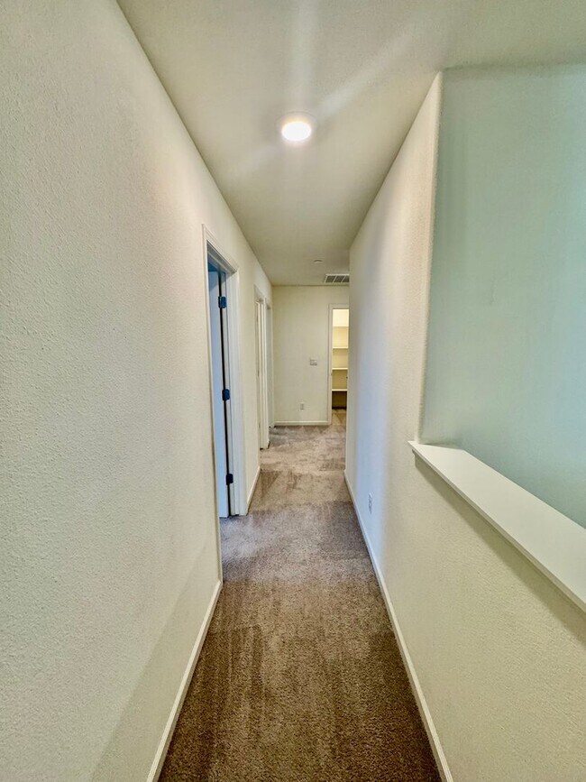 Building Photo - Perfect 5 bedroom, 3.5 bath home with atta...