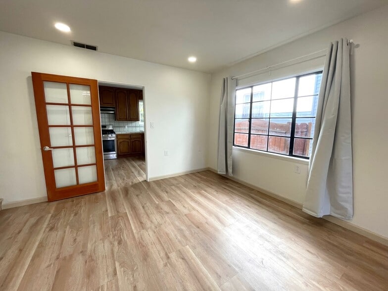 Building Photo - 2010 24th St