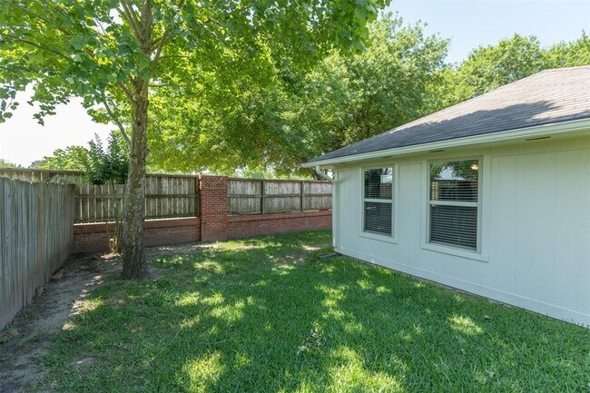 Building Photo - 2935 Auburn Dr