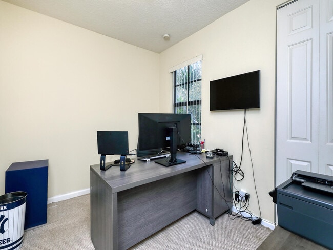 Building Photo - 102 Astor Cir