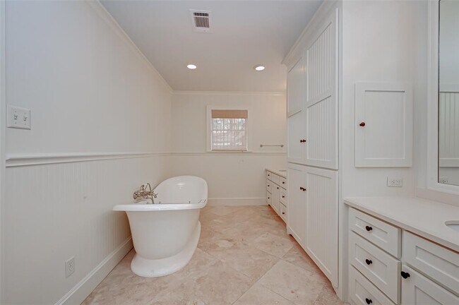 Building Photo - 12419 Huntingwick Dr