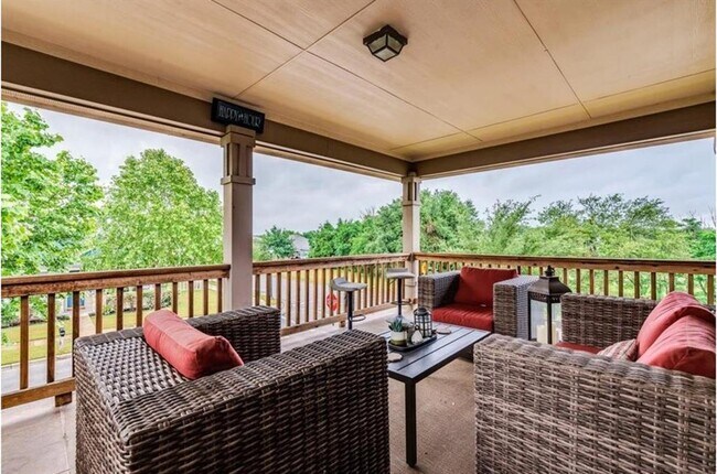 Building Photo - 2001 Herzog