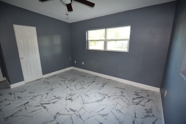 Building Photo - 2637 Healy Dr