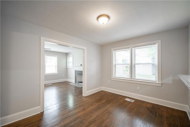 Building Photo - 2137 Delowe Dr