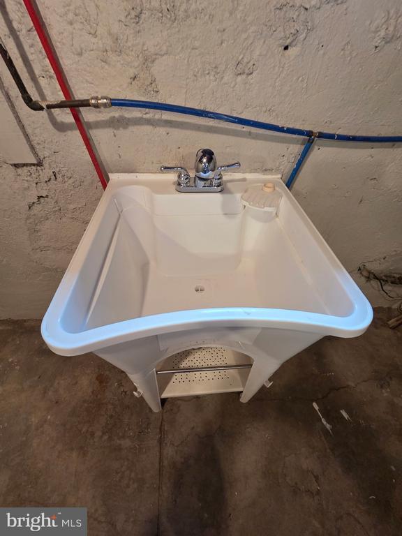 Building Photo - 203 Spring Valley Rd