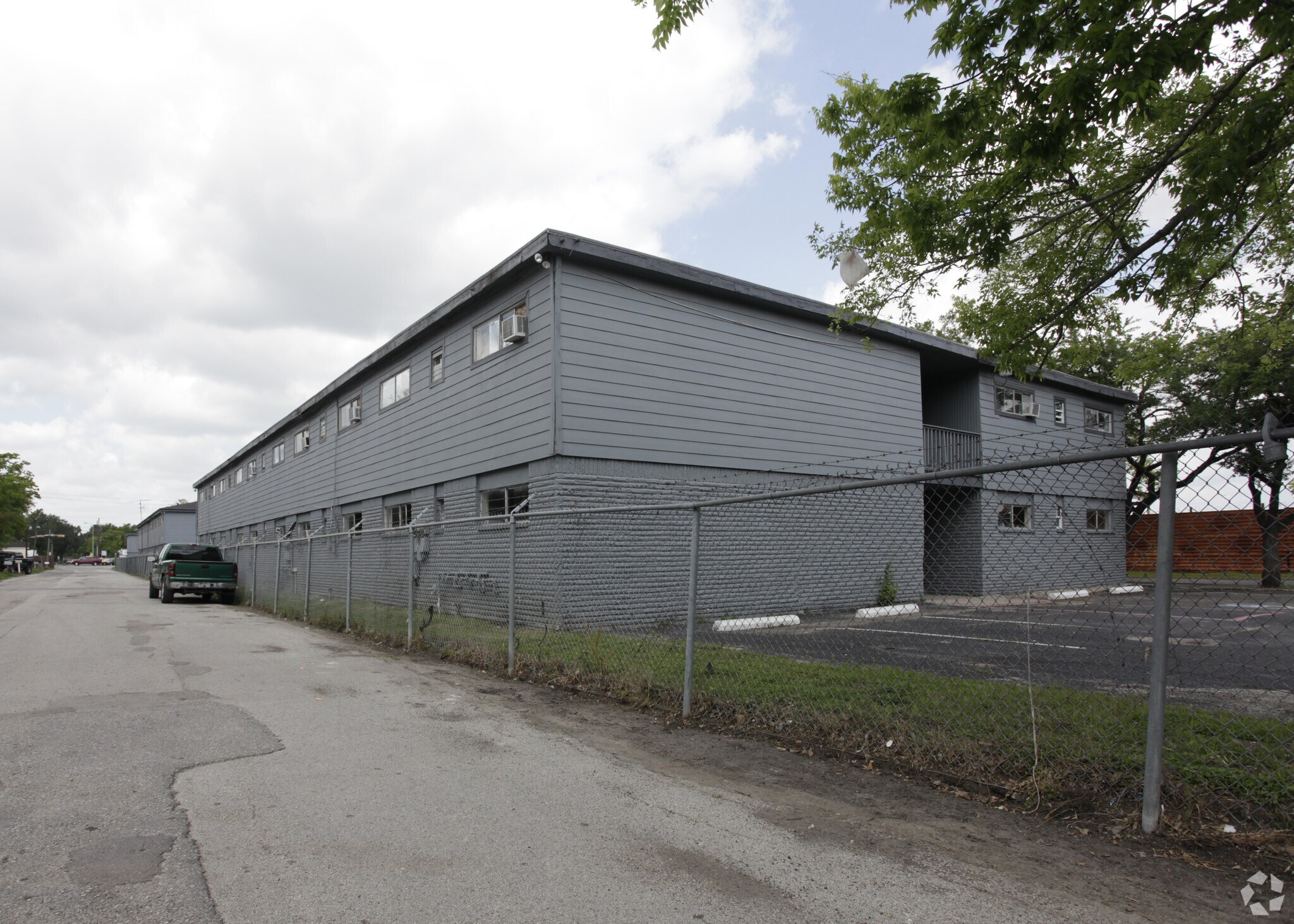 Rozewood Apartments - Shaver Park Apartments