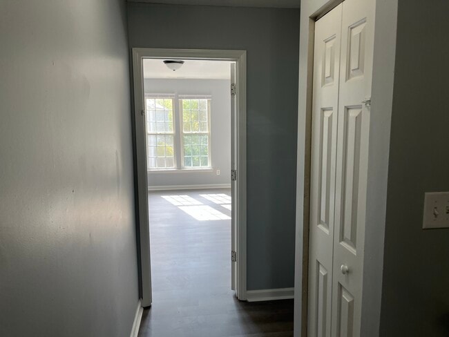 Building Photo - 408 Gladstone Dr