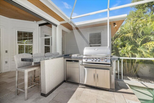 Building Photo - Furnished, Yearly 4bd Home on Siesta Key
