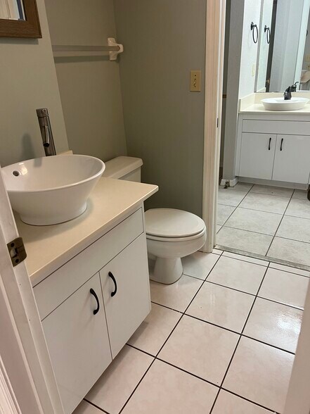 Building Photo - 404 Bouchelle Dr