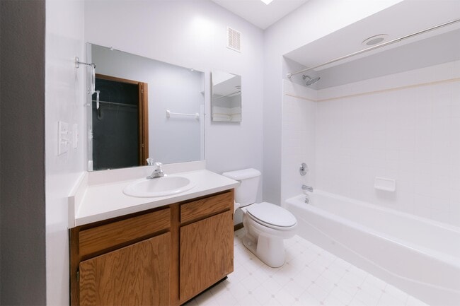 Building Photo - 252 S Washington Ave