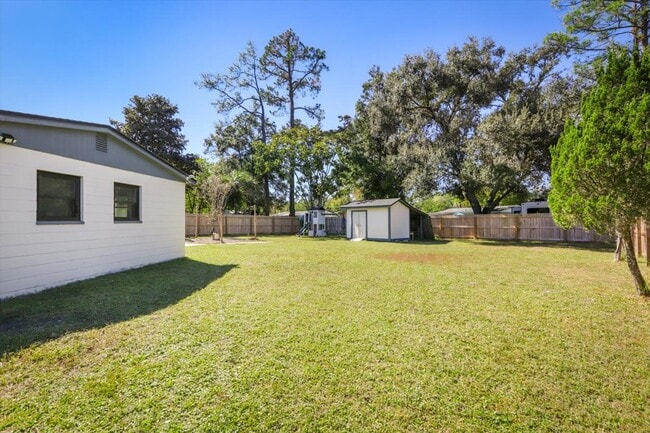 Building Photo - 3506 Claridge Rd E