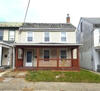 Building Photo - Spacious 3-bedroom single-family home in C...