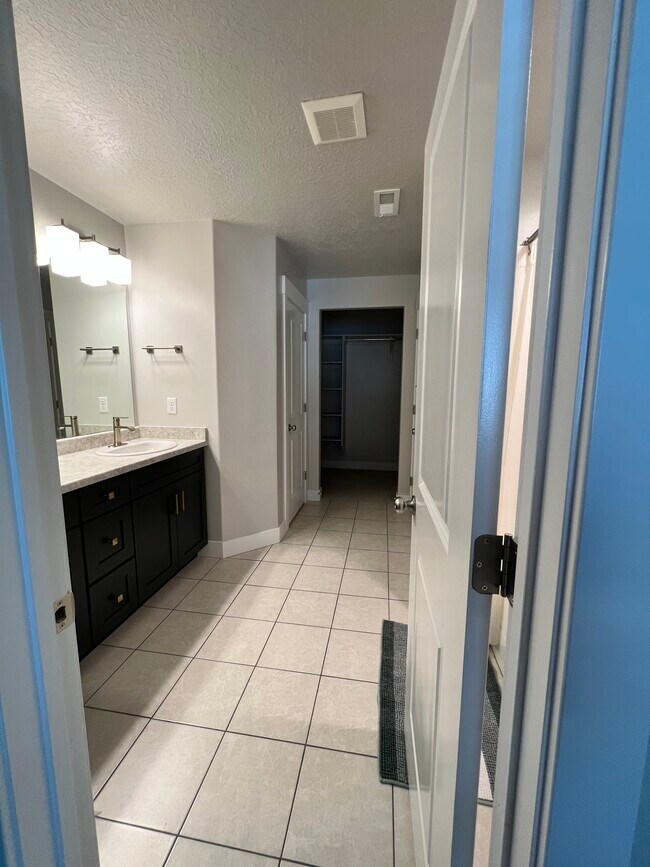 Building Photo - 16291 S Truss Dr