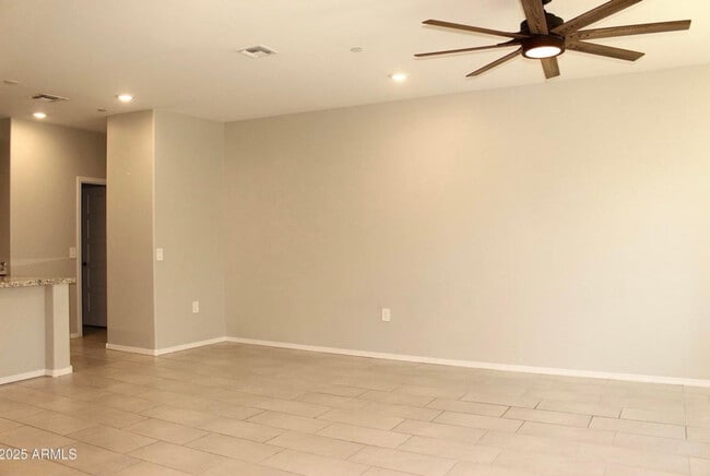 Building Photo - 2625 S Peppertree Dr