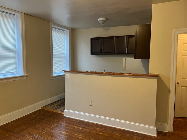 Building Photo - 4725 Chester Ave