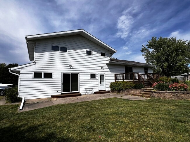 Building Photo - Spacious Home with Remodeled Open-Concept Kitchen, Water Utilities Included. VERONA Schools