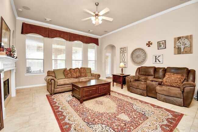 Building Photo - 8030 Crescent Knolls Dr