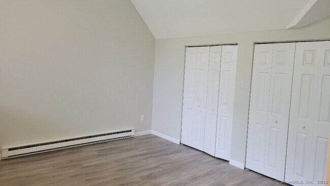 Building Photo - 181 Loomis Dr