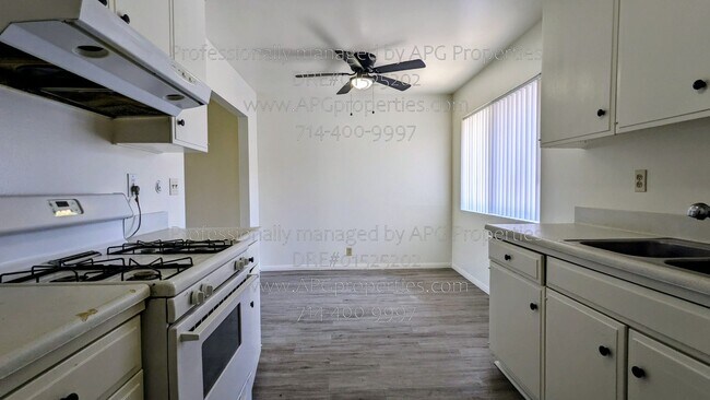Building Photo - 1810 W Greenleaf Ave