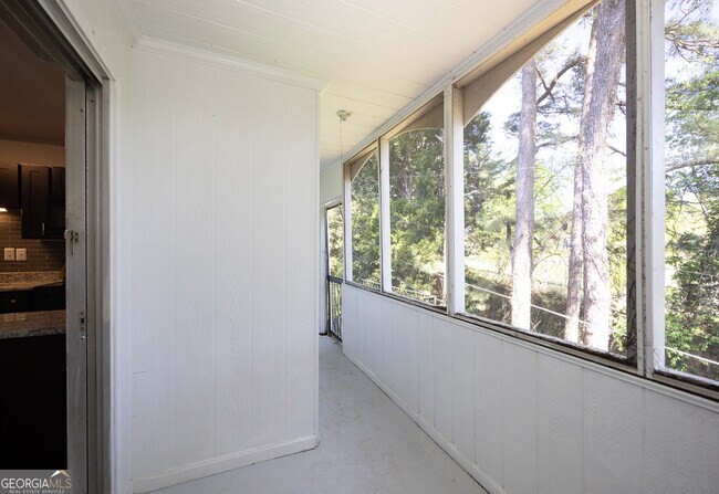 Building Photo - 4883 Roswell Rd