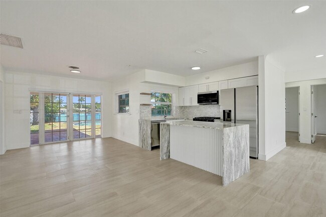 Building Photo - 4200 NE 15th Ave