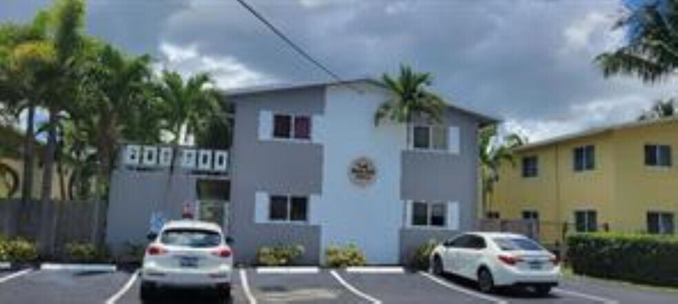 Primary Photo - 2643 NE 8th Ave