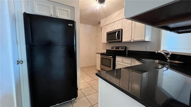 Building Photo - 10 Brookhaven Ct