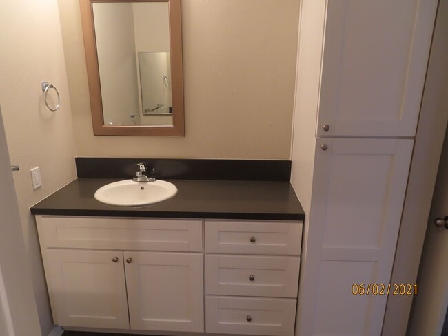 Building Photo - Renovated One Bedroom Condo in Mira Mesa w...