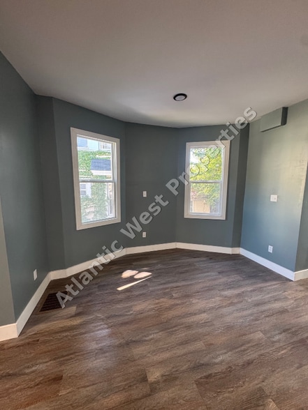 Building Photo - 545 Carplin Pl