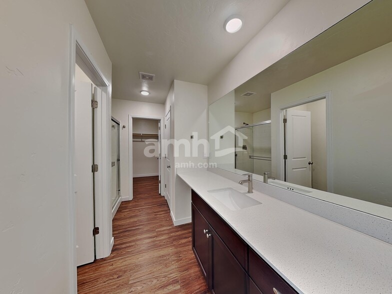 Building Photo - 898 N Garnet Creek Ave