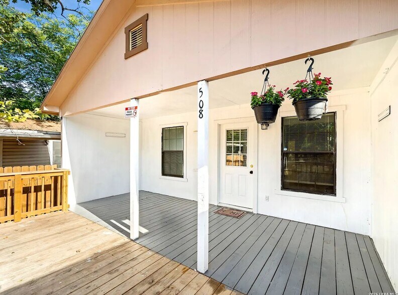 Building Photo - 508 Randall Ave