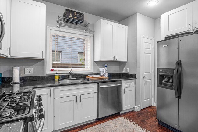 Building Photo - 3018 Isabella St
