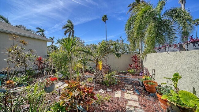 Building Photo - 1111 Mallorca Dr