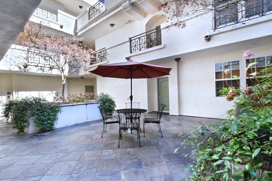 Building Photo - 11215 Huston St
