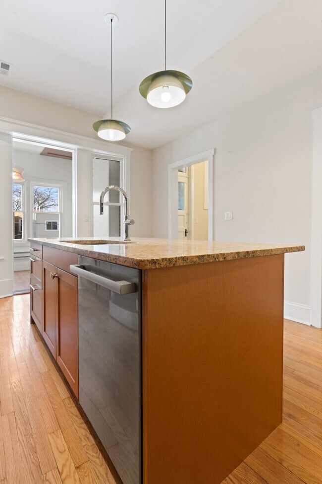 Building Photo - 6444 N Magnolia Ave