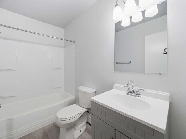 Building Photo - Charming 2-Bedroom, 1-Bath First-Floor Residence in a Beautifully Renovated Historic Home