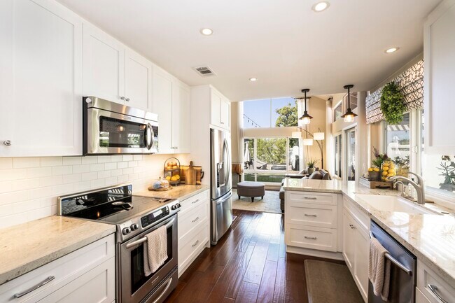 Building Photo - 4971 Hemlock