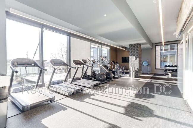 Building Photo - 45 Sutton Square SW