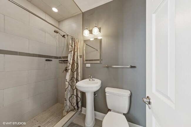 Building Photo - 4229 S Prairie Ave