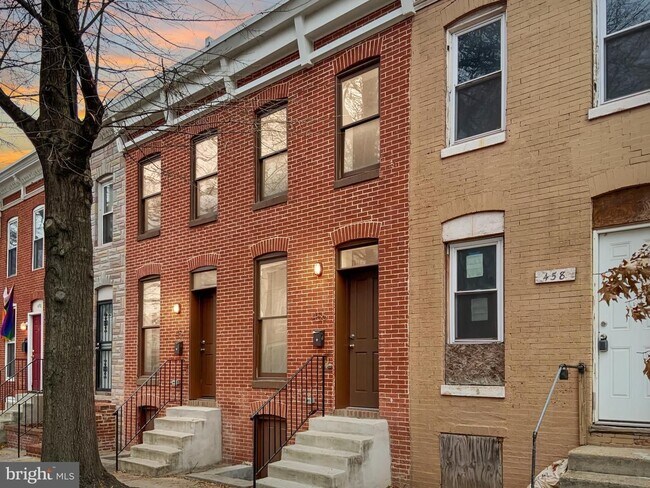 Building Photo - TWO BEDROOM TWO BATHROOM TOWNHOUSE AVAILABLE FOR SEPT 1ST MOVE-IN!!!!