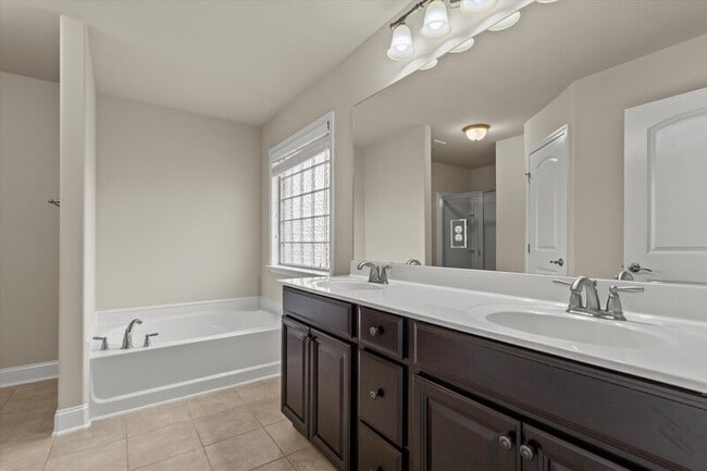 Building Photo - 127 Pembridge Ln